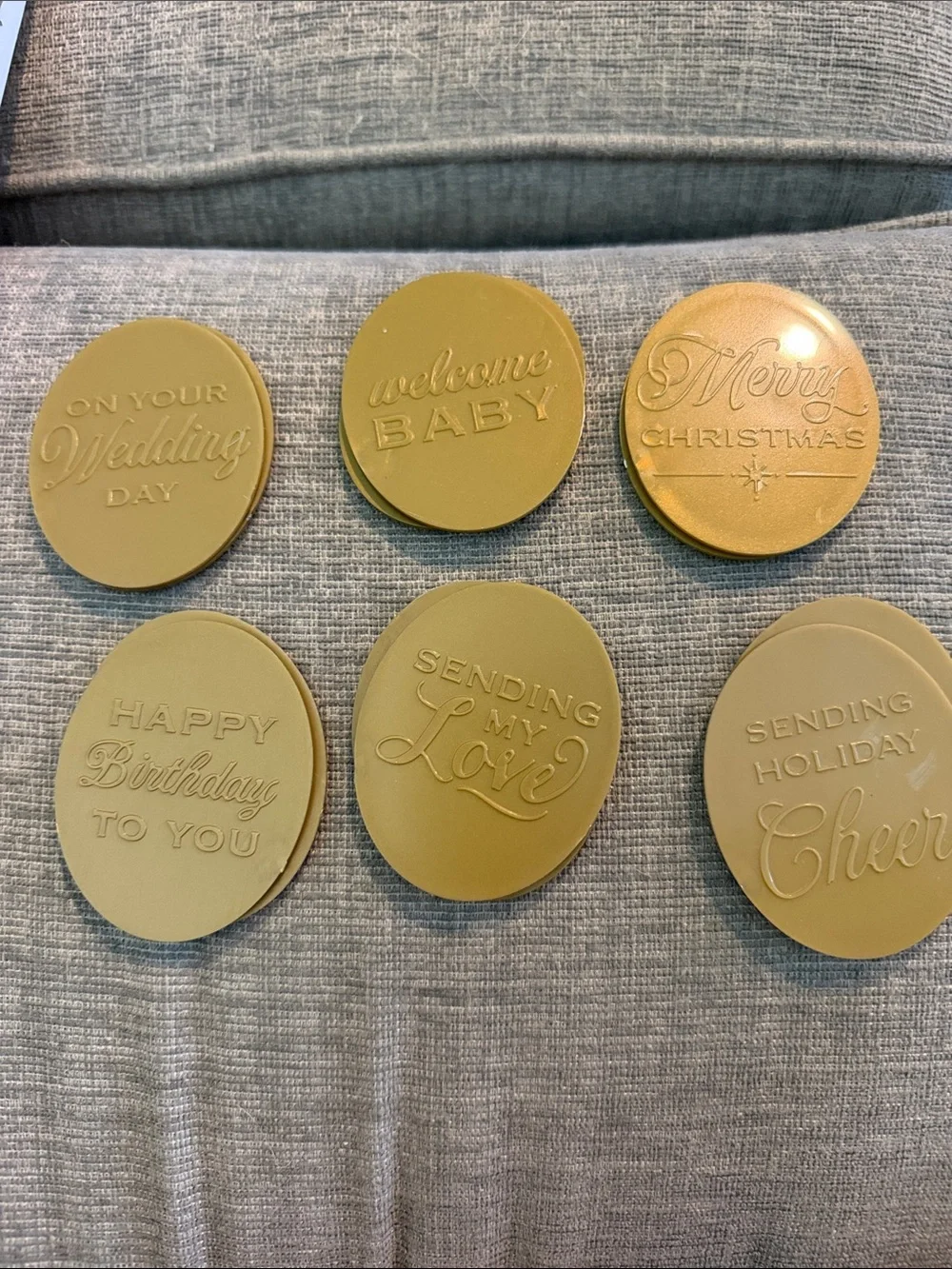 Oval holiday and all occasion Griffin embossing folders